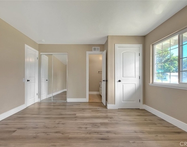 340 W Caroline Street - Photo Thumbnail 7