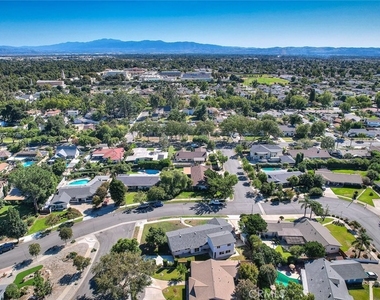 340 W Caroline Street - Photo Thumbnail 15