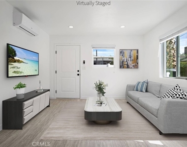 18924 Sylvan Street - Photo Thumbnail 9
