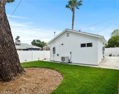 18924 Sylvan Street - Photo Thumbnail 4