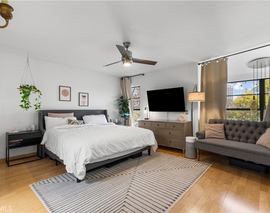 3880 Fredonia Drive - Photo Thumbnail 9