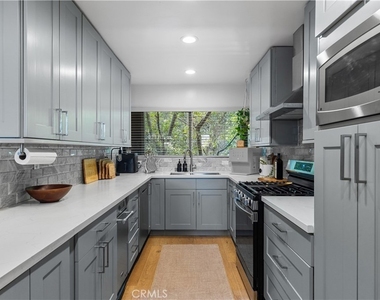 3880 Fredonia Drive - Photo Thumbnail 4