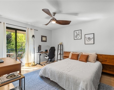 3880 Fredonia Drive - Photo Thumbnail 11