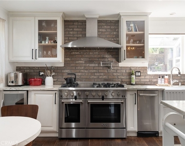 3791 Multiview Drive - Photo Thumbnail 9