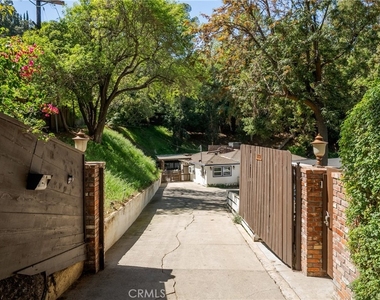 3791 Multiview Drive - Photo Thumbnail 1