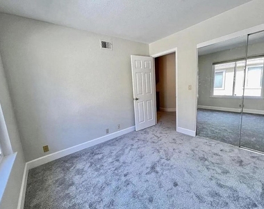 959 La Mesa Terrace - Photo Thumbnail 16