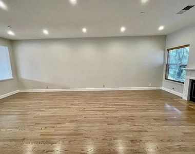959 La Mesa Terrace - Photo Thumbnail 8