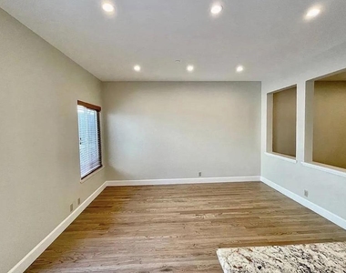 959 La Mesa Terrace - Photo Thumbnail 10