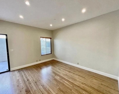959 La Mesa Terrace - Photo Thumbnail 9