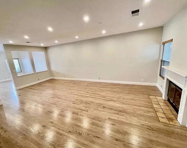 959 La Mesa Terrace - Photo Thumbnail 6