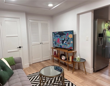 736 Lower Griffith Place - Photo Thumbnail 9