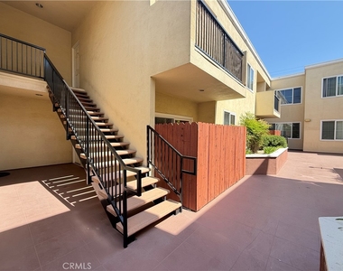 300 E Providencia - Photo Thumbnail 9