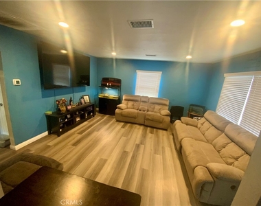 206 E Raymond - Photo Thumbnail 3