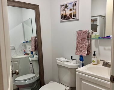 206 E Raymond - Photo Thumbnail 11