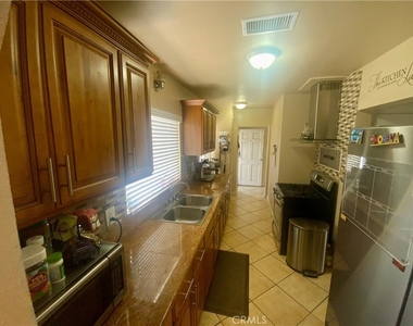 206 E Raymond - Photo Thumbnail 5