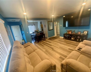 206 E Raymond - Photo Thumbnail 2