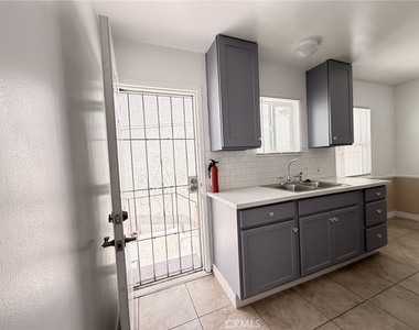 2431 W Beverly - Photo Thumbnail 8