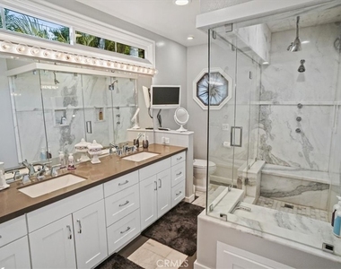 10419 Bloomfield Street - Photo Thumbnail 11