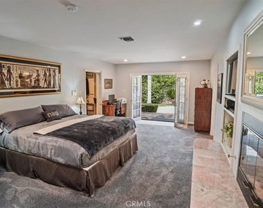 10419 Bloomfield Street - Photo Thumbnail 9