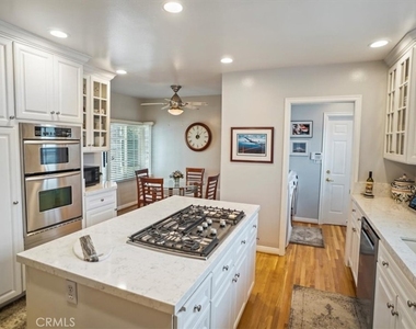 10419 Bloomfield Street - Photo Thumbnail 5