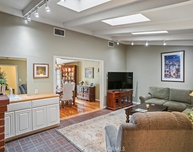10419 Bloomfield Street - Photo Thumbnail 8