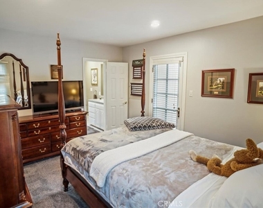 10419 Bloomfield Street - Photo Thumbnail 13