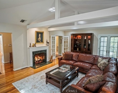 10419 Bloomfield Street - Photo Thumbnail 2