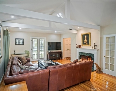 10419 Bloomfield Street - Photo Thumbnail 1