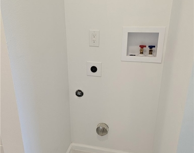 5460 White Oak - Photo Thumbnail 16