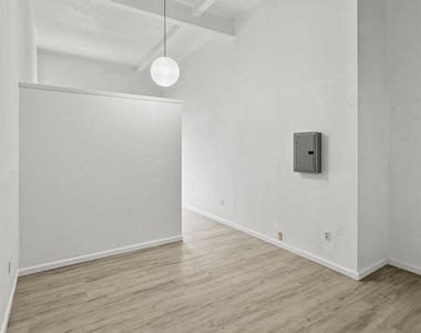 2869 38th Ave - Photo Thumbnail 5