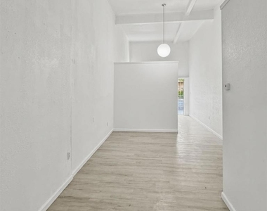 2869 38th Ave - Photo Thumbnail 2