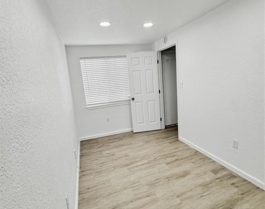 2869 38th Ave - Photo Thumbnail 8