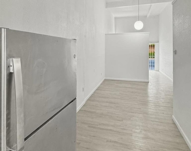 2869 38th Ave - Photo Thumbnail 3