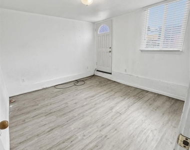 2869 38th Ave - Photo Thumbnail 7