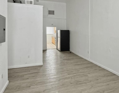 2869 38th Ave - Photo Thumbnail 4