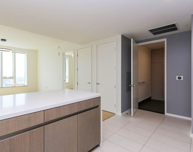 889 Francisco Street - Photo Thumbnail 24