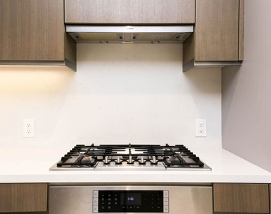 889 Francisco Street - Photo Thumbnail 11