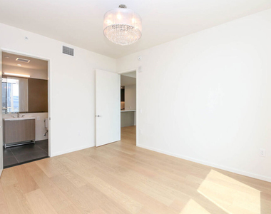 889 Francisco Street - Photo Thumbnail 20