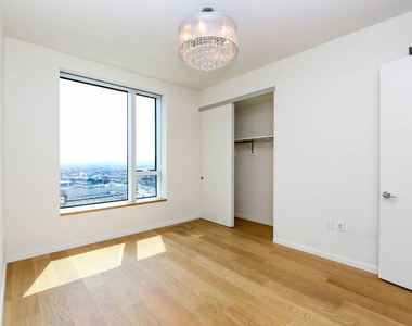889 Francisco Street - Photo Thumbnail 21