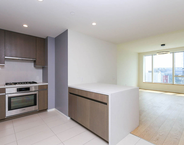 889 Francisco Street - Photo Thumbnail 12