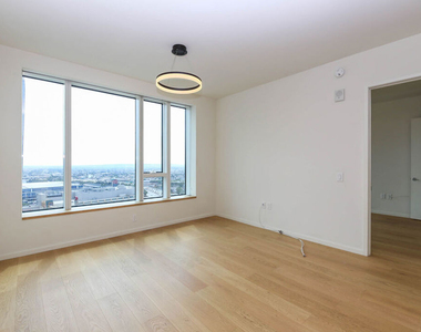 889 Francisco Street - Photo Thumbnail 15