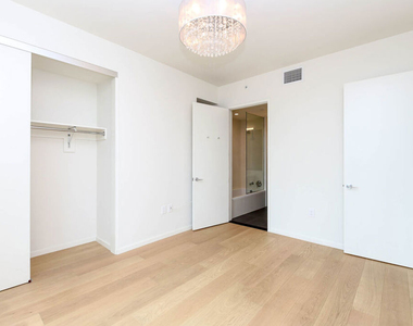 889 Francisco Street - Photo Thumbnail 19
