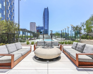 889 Francisco Street - Photo Thumbnail 5