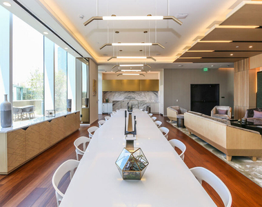 889 Francisco Street - Photo Thumbnail 4