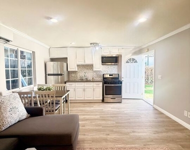 18002 Collins Street - Photo Thumbnail 11