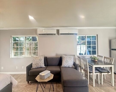 18002 Collins Street - Photo Thumbnail 5