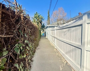 18002 Collins Street - Photo Thumbnail 13