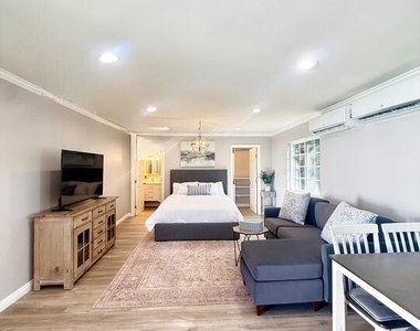 18002 Collins Street - Photo Thumbnail 6