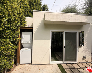 1162 N Poinsettia Place - Photo Thumbnail 4