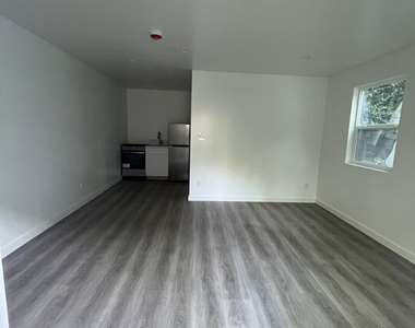 1162 N Poinsettia Place - Photo Thumbnail 13